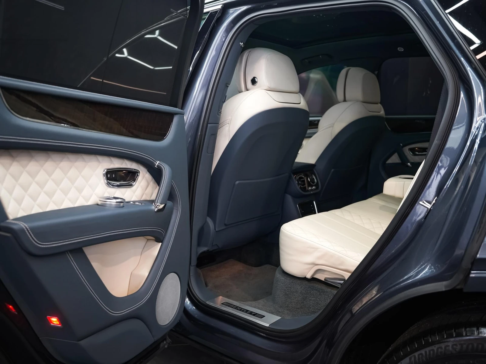 Bentley Bentayga W12 - изображение 9