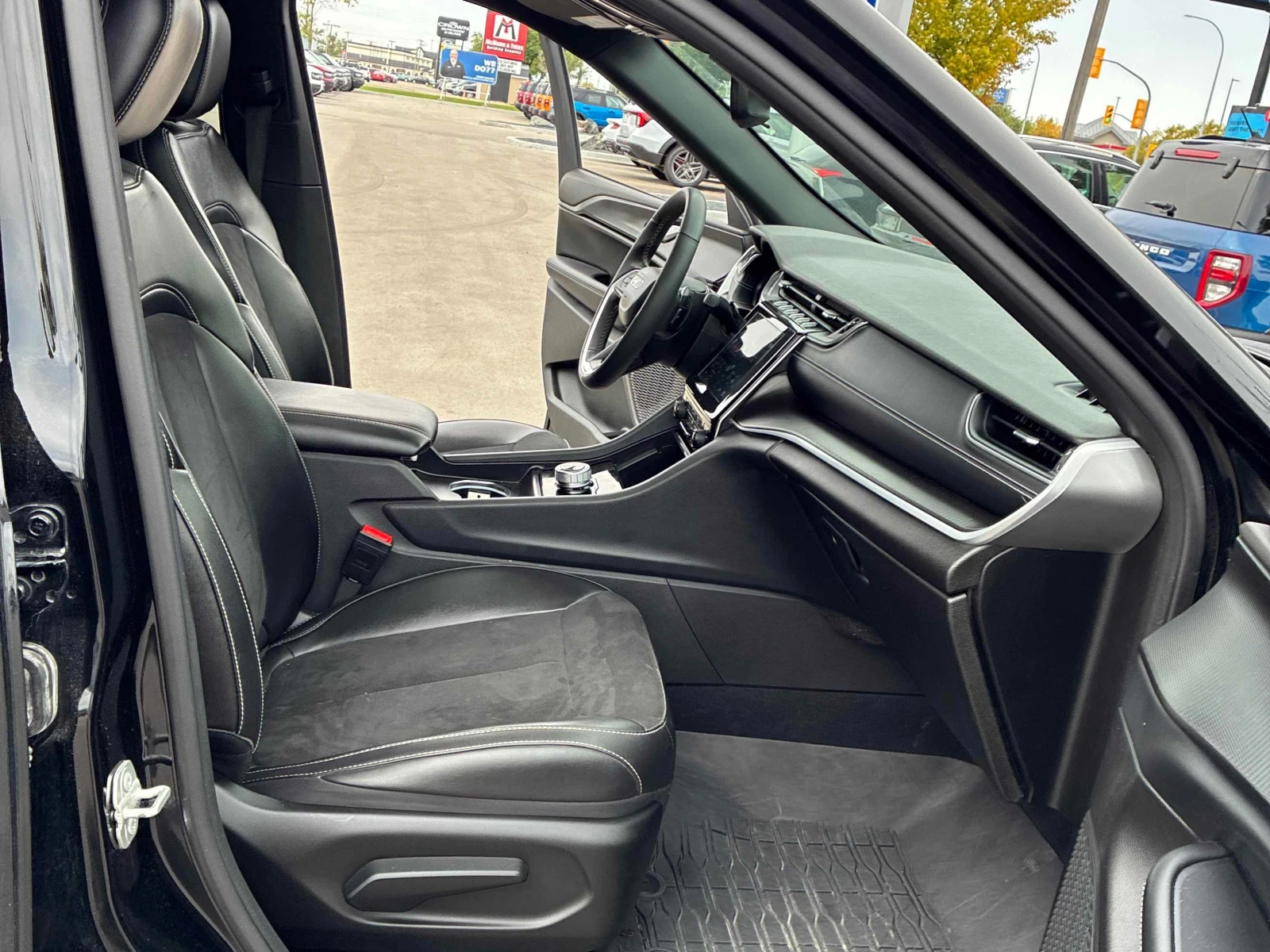 Jeep Grand cherokee * Altitude * CARFAX* ОТ ПРЕДСТАВИТЕЛСТВО* , снимка 12 - Автомобили и джипове - 56112704