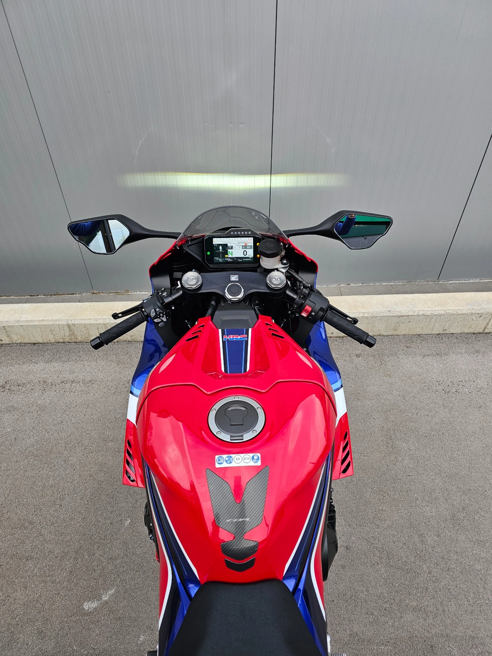 Honda Cbr 1000 RR-R / SC82 / 2022 / Като нов! - изображение 9