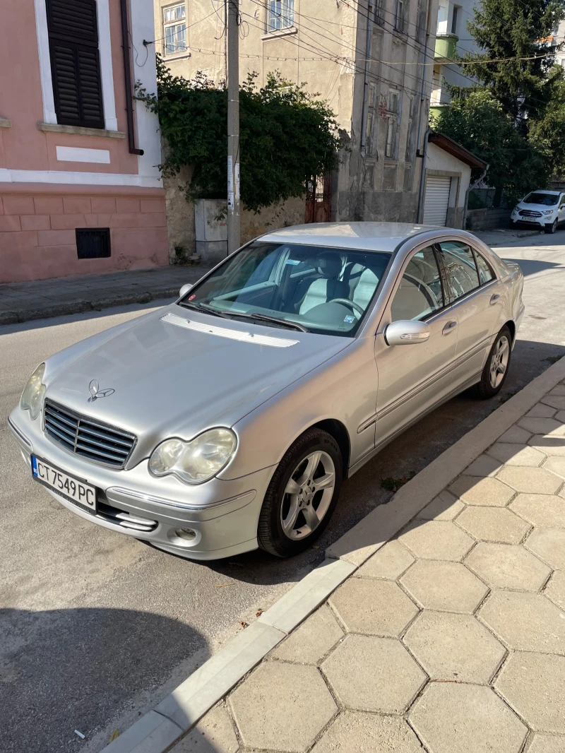 Mercedes-Benz C 220 Фейслифт, снимка 2 - Автомобили и джипове - 47686579