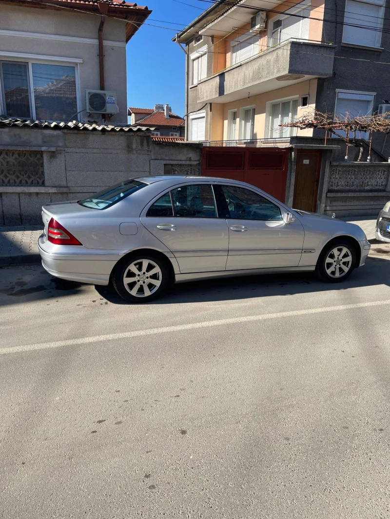 Mercedes-Benz C 220 Фейслифт, снимка 4 - Автомобили и джипове - 47230247