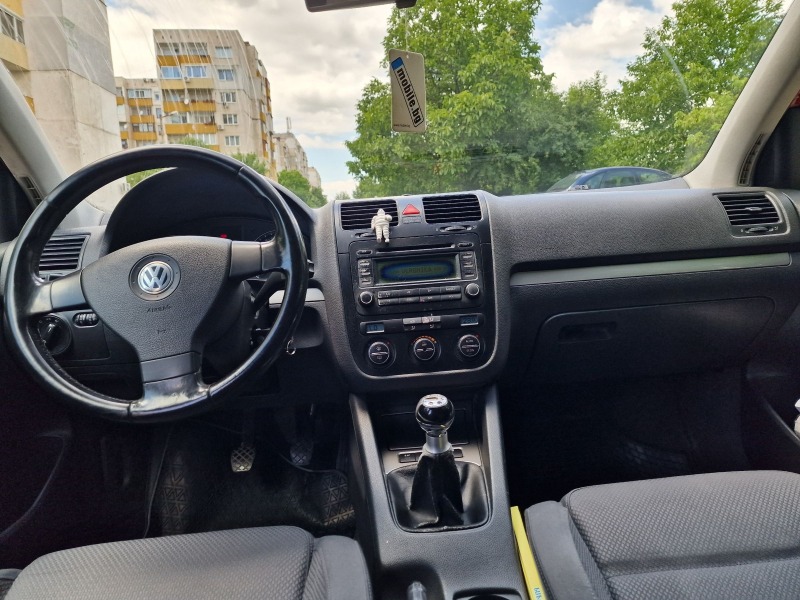 VW Golf 5 Топ състояние! 6 скорости, снимка 11 - Автомобили и джипове - 46460028