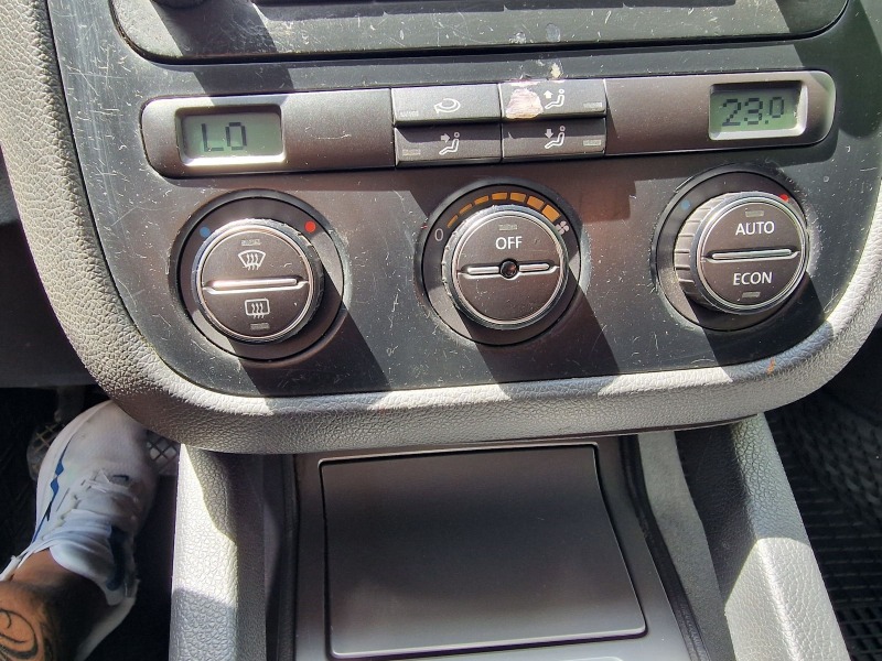 VW Golf 5 Топ състояние! 6 скорости, снимка 14 - Автомобили и джипове - 46460028
