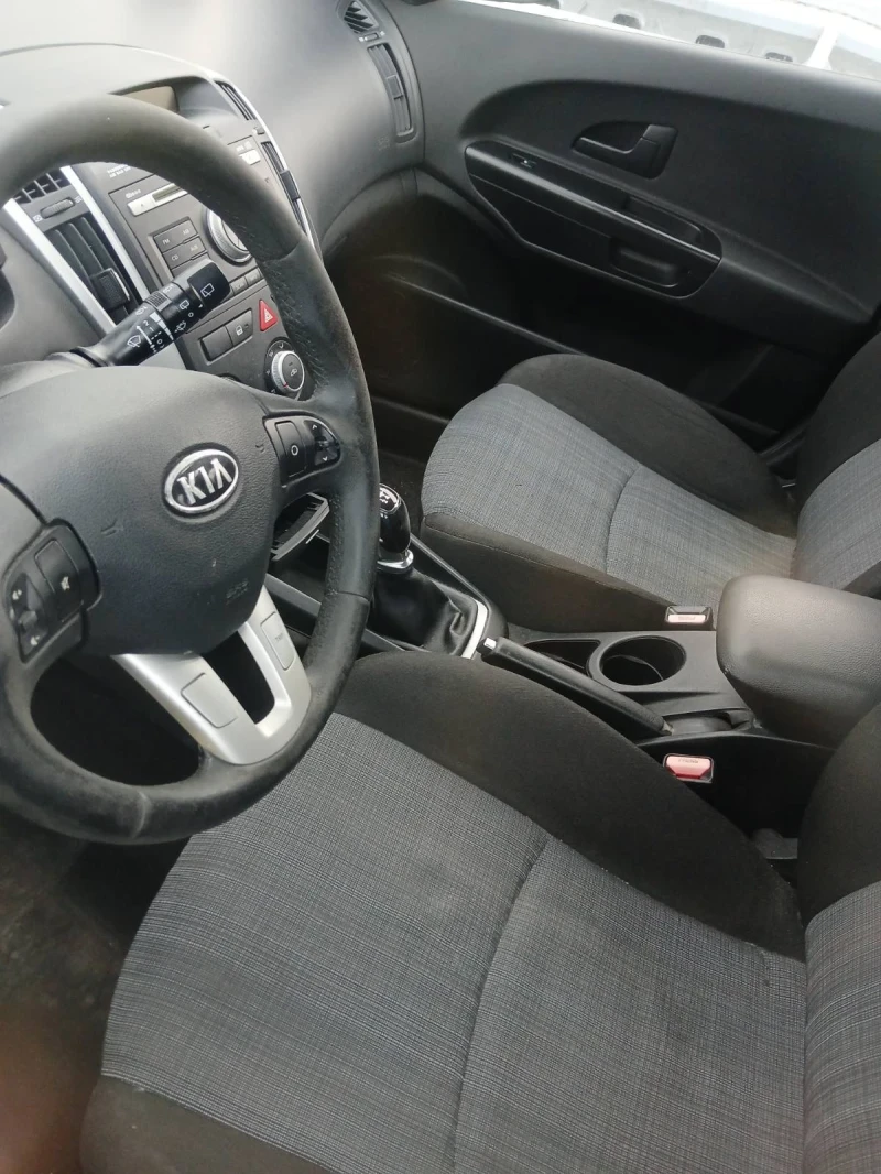 Kia Ceed 1.4i FACELIFT, 176000 km!!!!!, снимка 3 - Автомобили и джипове - 47488107