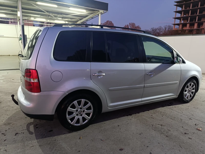 VW Touran 2.0 TDI Нов внос , снимка 5 - Автомобили и джипове - 48132534