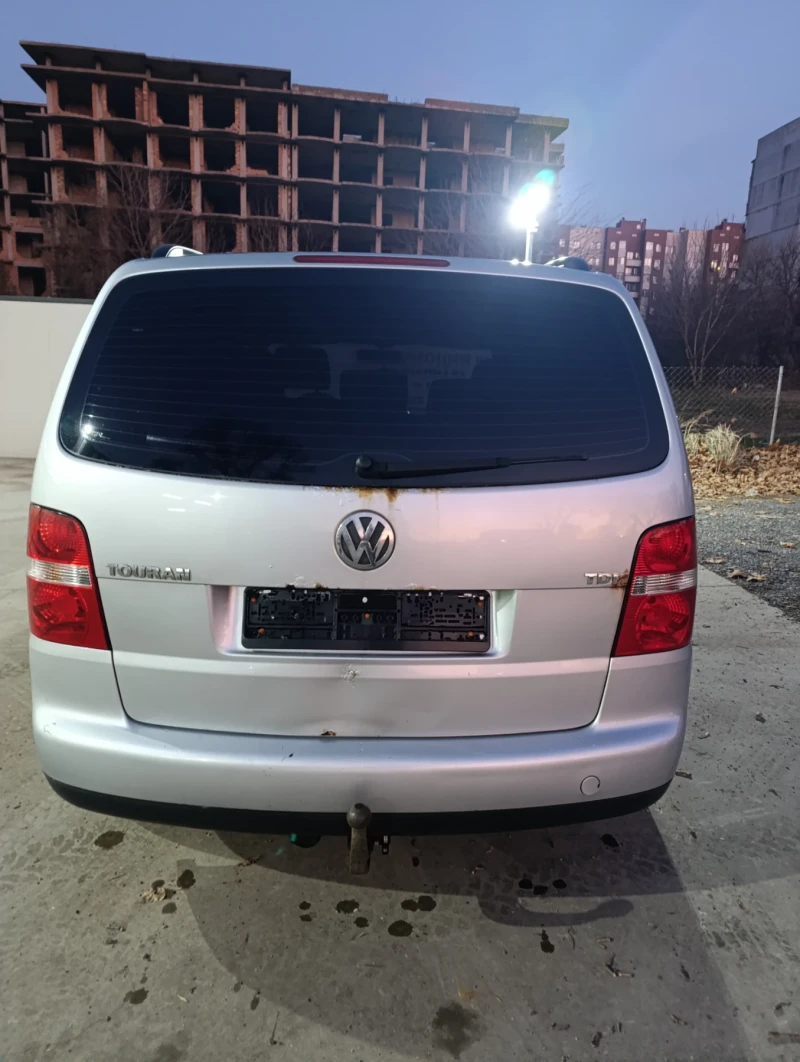 VW Touran 2.0 TDI Нов внос , снимка 4 - Автомобили и джипове - 48132534