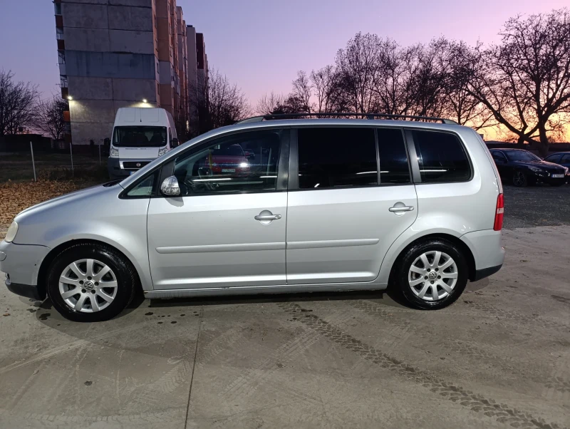 VW Touran 2.0 TDI Нов внос , снимка 2 - Автомобили и джипове - 48132534