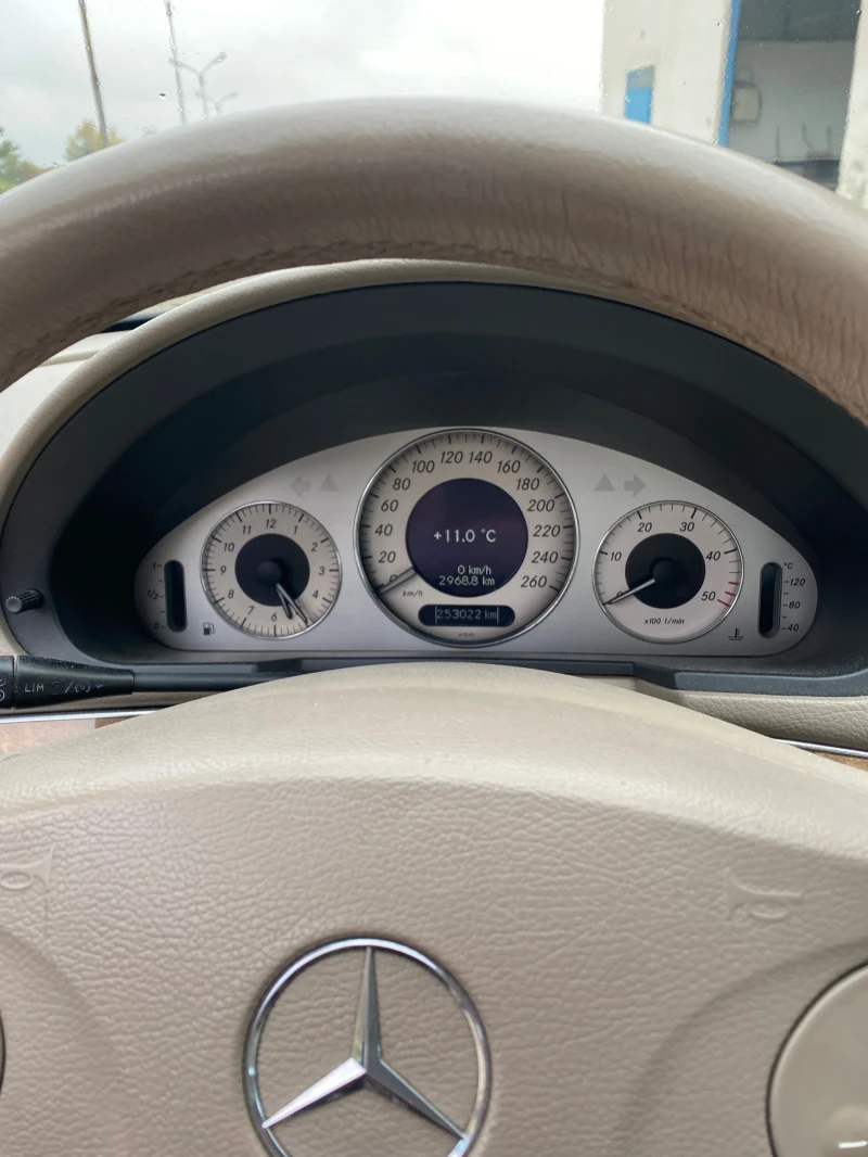 Mercedes-Benz E 270, снимка 7 - Автомобили и джипове - 52104099