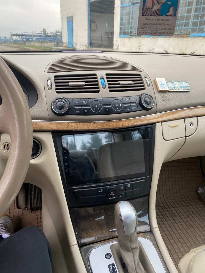 Mercedes-Benz E 270, снимка 8 - Автомобили и джипове - 52104099