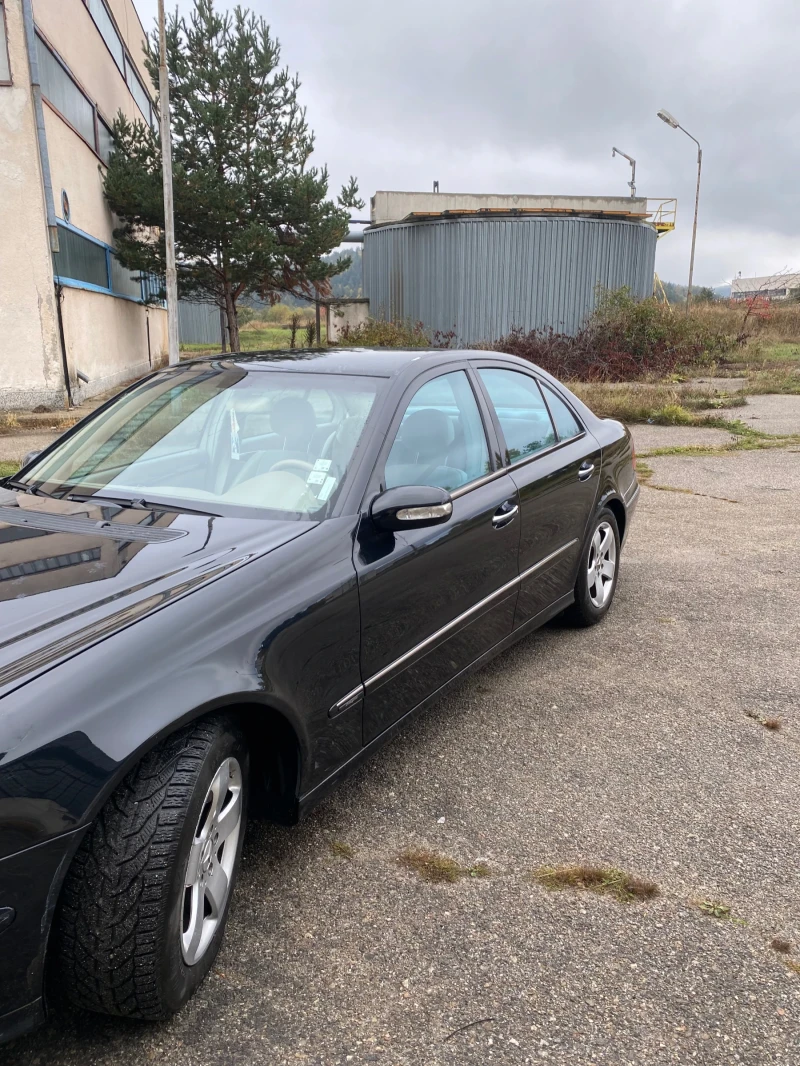 Mercedes-Benz E 270, снимка 5 - Автомобили и джипове - 52104099