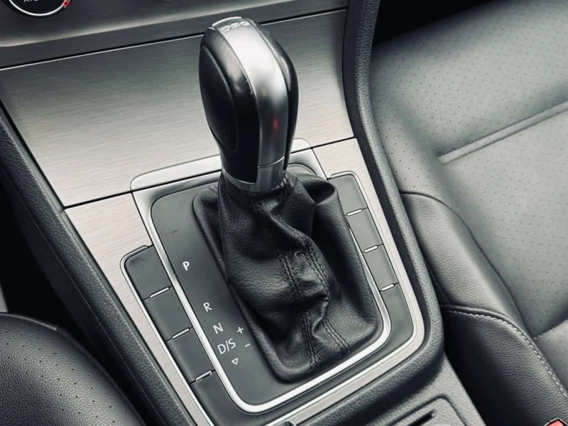 VW Golf * 5dr HB DSG 2.0 TDI Comfortline * CARFAX * ЦЕНА Д, снимка 14 - Автомобили и джипове - 53529234