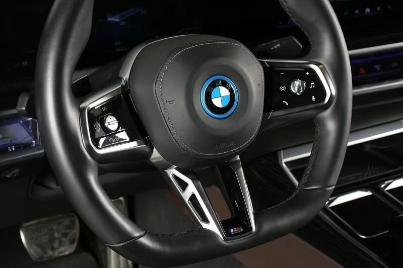 BMW i7 xDRIVE60/544HP/MSPORTPRO/MASS/360/PANO/HUD/249z, снимка 6 - Автомобили и джипове - 54066628