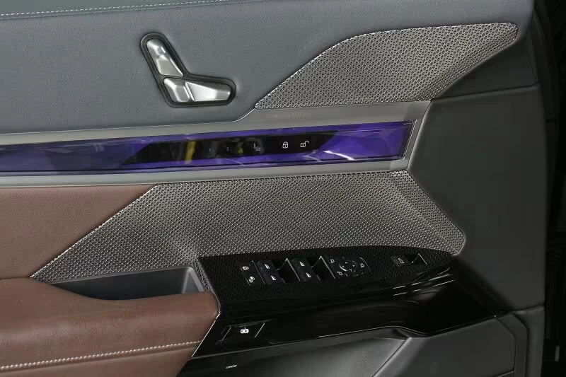 BMW i7 xDRIVE60/544HP/MSPORTPRO/MASS/360/PANO/HUD/249z, снимка 16 - Автомобили и джипове - 54066628