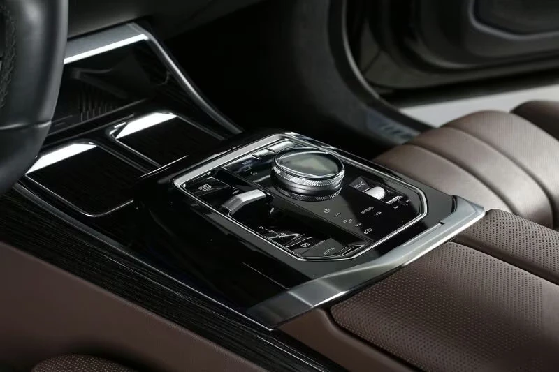 BMW i7 xDRIVE60/544HP/MSPORTPRO/MASS/360/PANO/HUD/249z, снимка 10 - Автомобили и джипове - 54066628