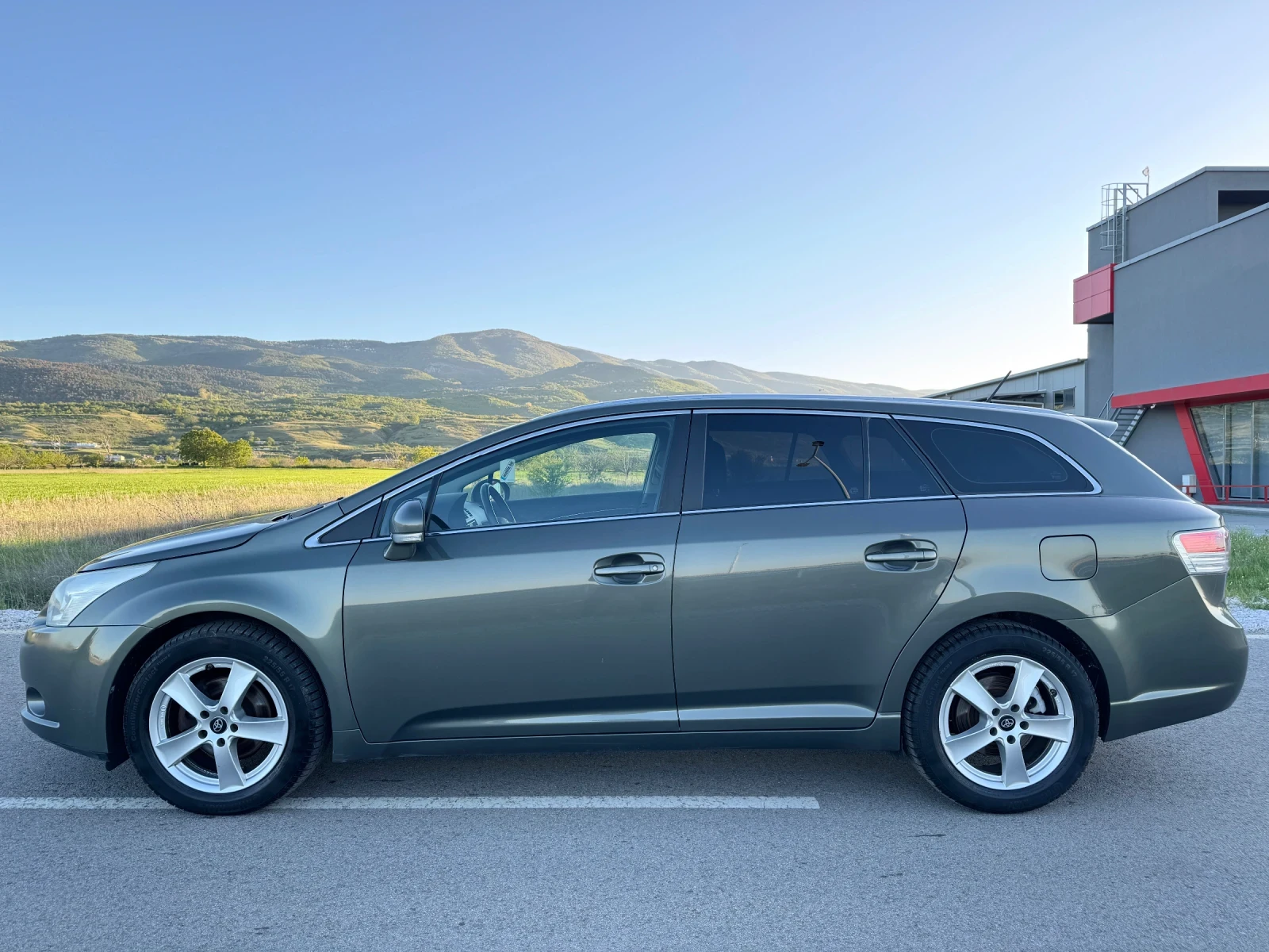 Toyota Avensis 2.0 D-4D 126к.с NAVI / EURO 5 - изображение 4
