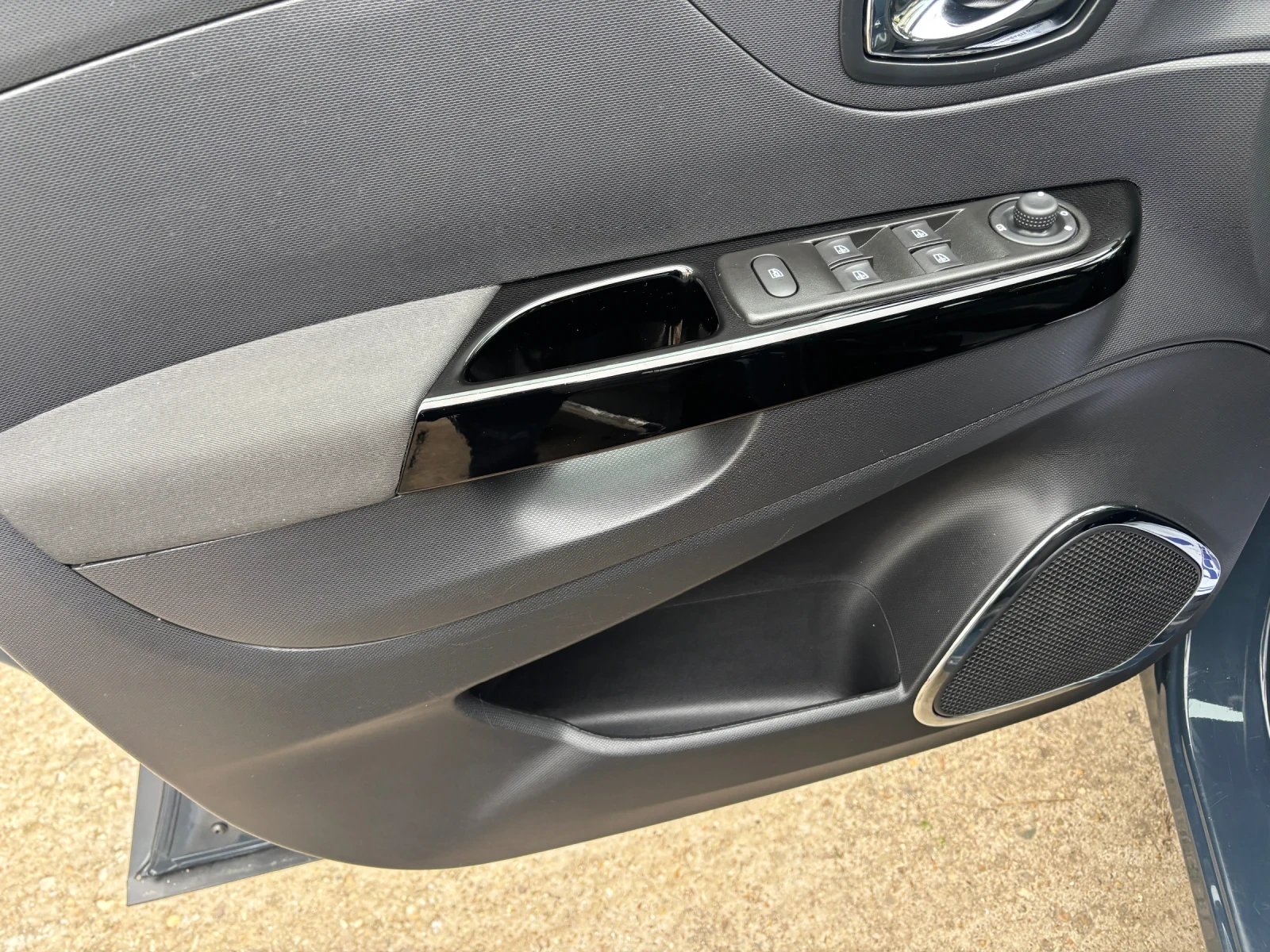 Renault Captur 2015+ 0.9+ ЛЕД+ ВС.ПЛАТЕНО+ НАВИ+ КАТО НОВА - изображение 6