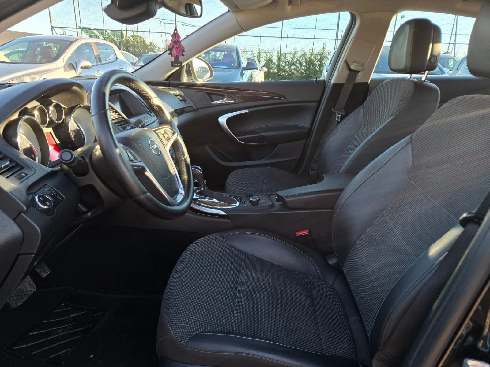 Opel Insignia КАТО НОВА, снимка 11 - Автомобили и джипове - 53821729