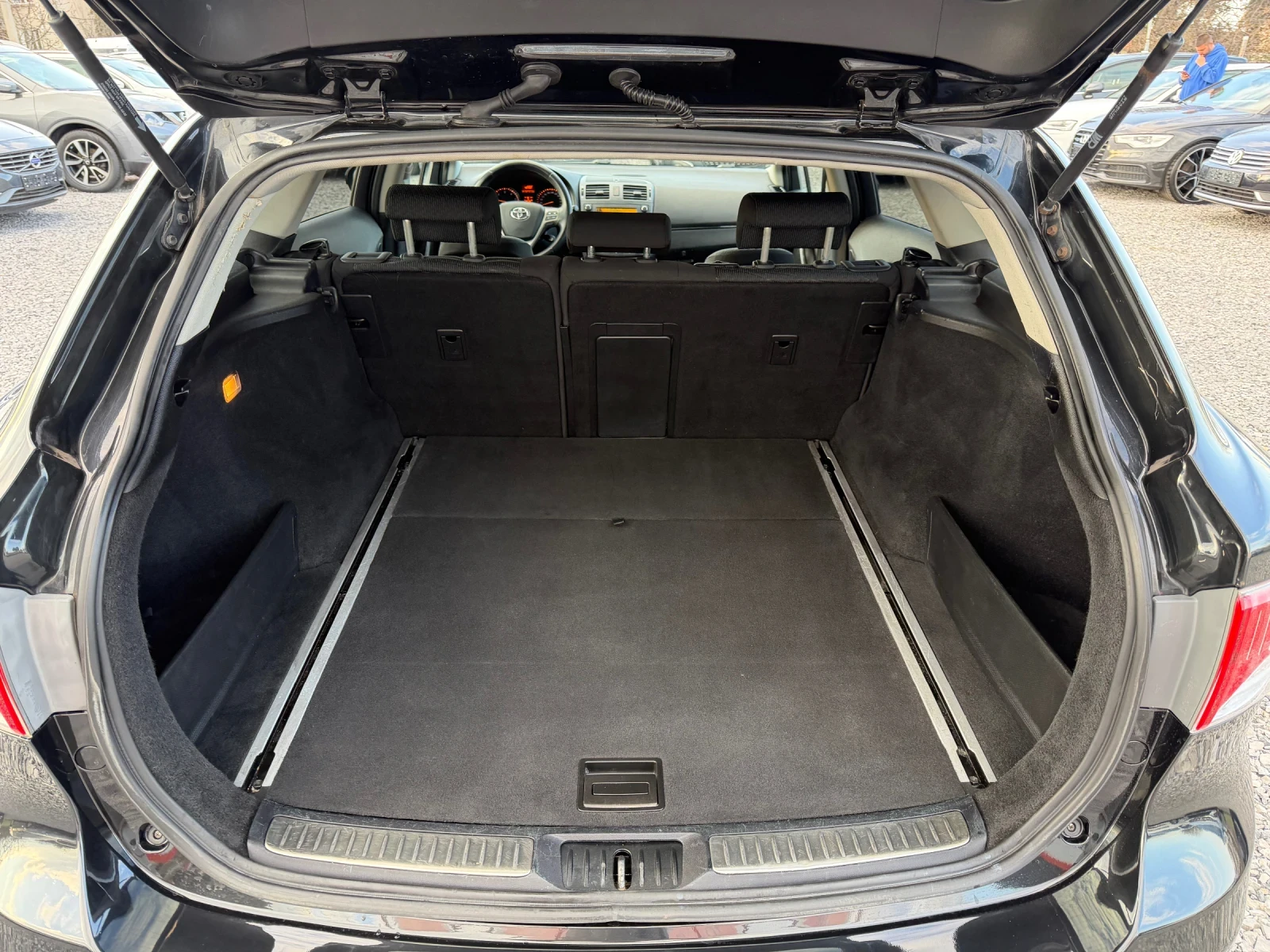 Toyota Avensis 2.0D-4D, Keyless, Панорама, Навигация, Камера, Ксе, снимка 14 - Автомобили и джипове - 53983128