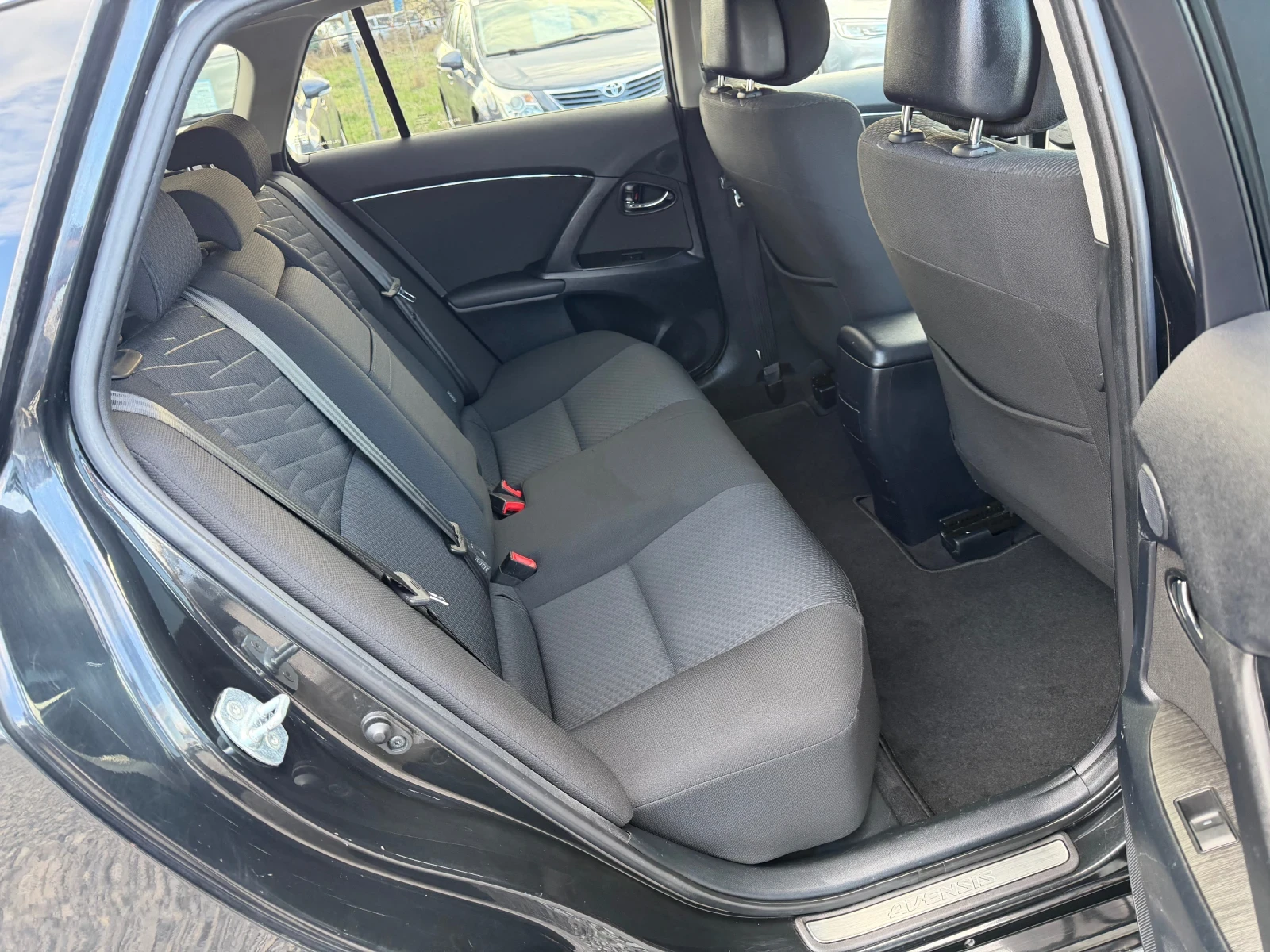 Toyota Avensis 2.0D-4D, Keyless, Панорама, Навигация, Камера, Ксе, снимка 11 - Автомобили и джипове - 53983128