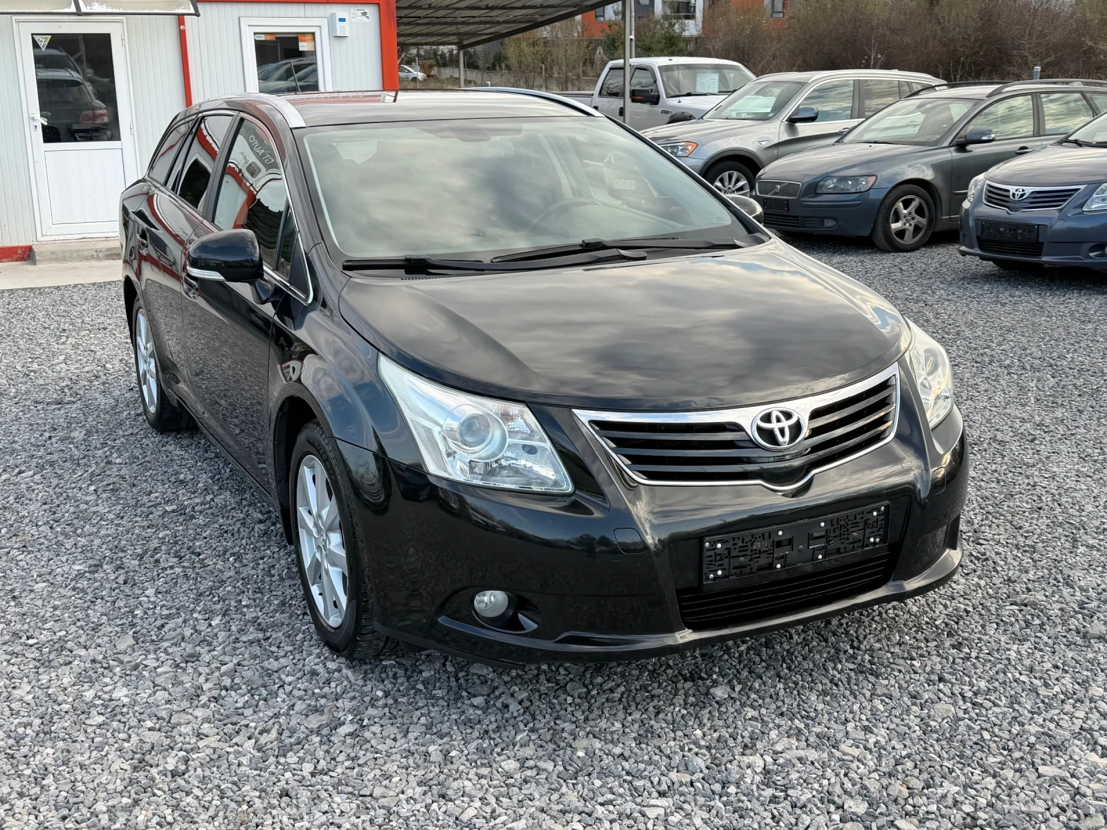 Toyota Avensis 2.0D-4D, Keyless, Панорама, Навигация, Камера, Ксе, снимка 2 - Автомобили и джипове - 53983128