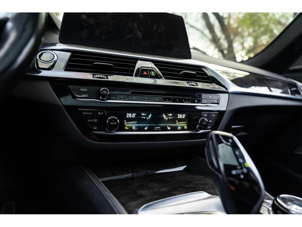 BMW 540 X-Drive* M-Pack* Harman Kardon | Mobile.bg � ����������� 12