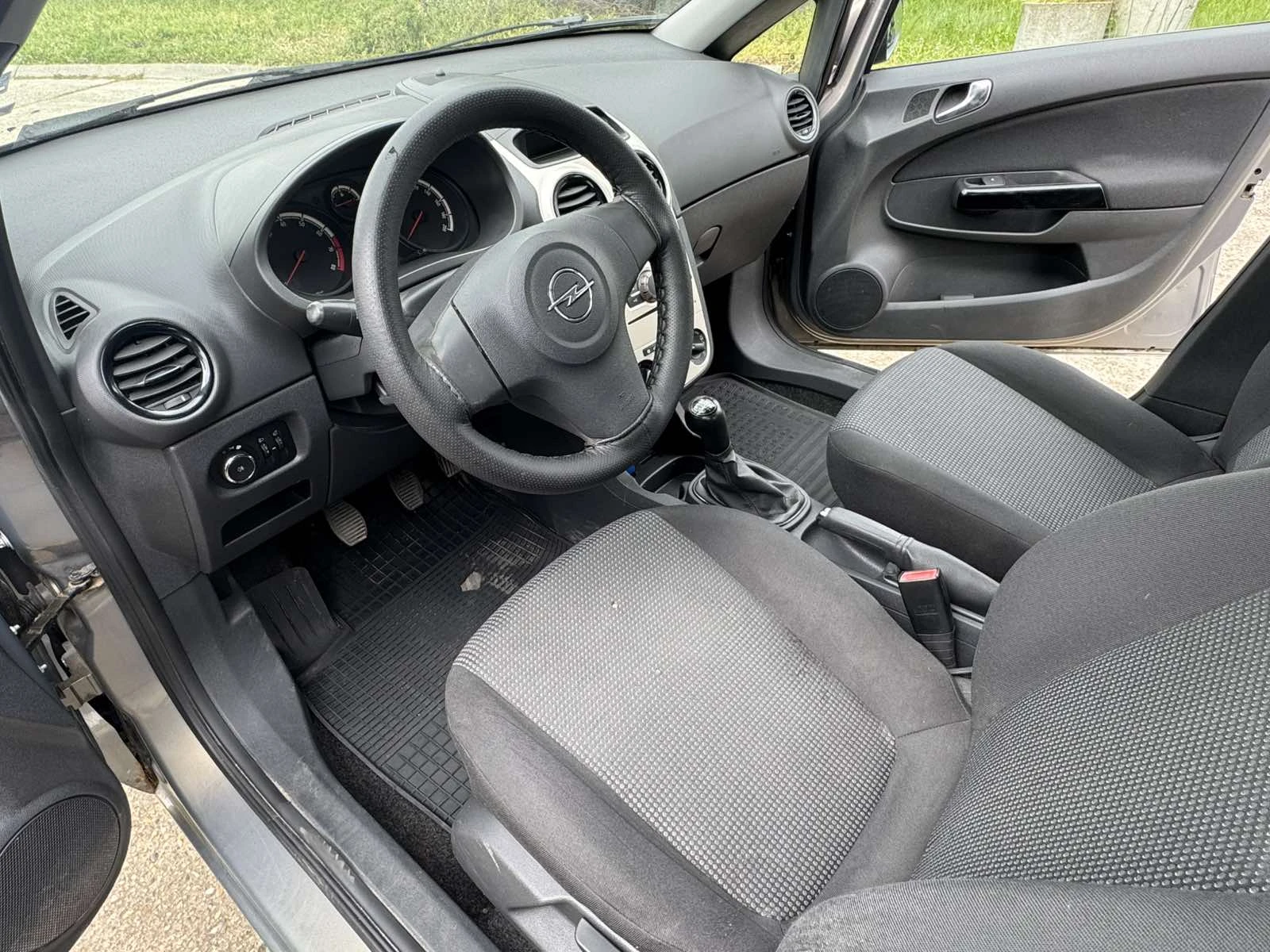 Opel Corsa, снимка 12 - Автомобили и джипове - 54544337