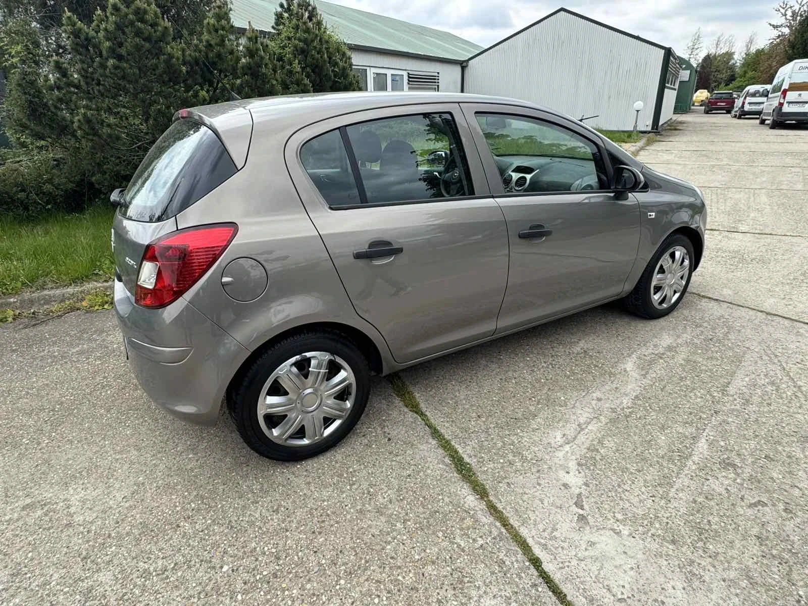 Opel Corsa, снимка 3 - Автомобили и джипове - 54544337