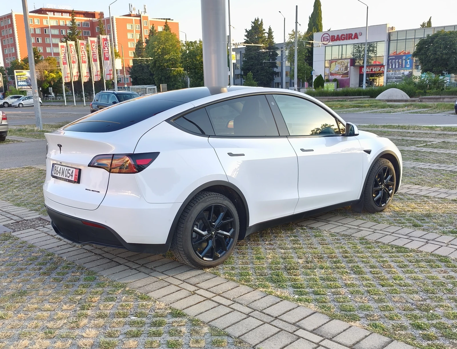 Tesla Model Y AWD LR Dual motor Ryzen SOH95%, снимка 7 - Автомобили и джипове - 55480593