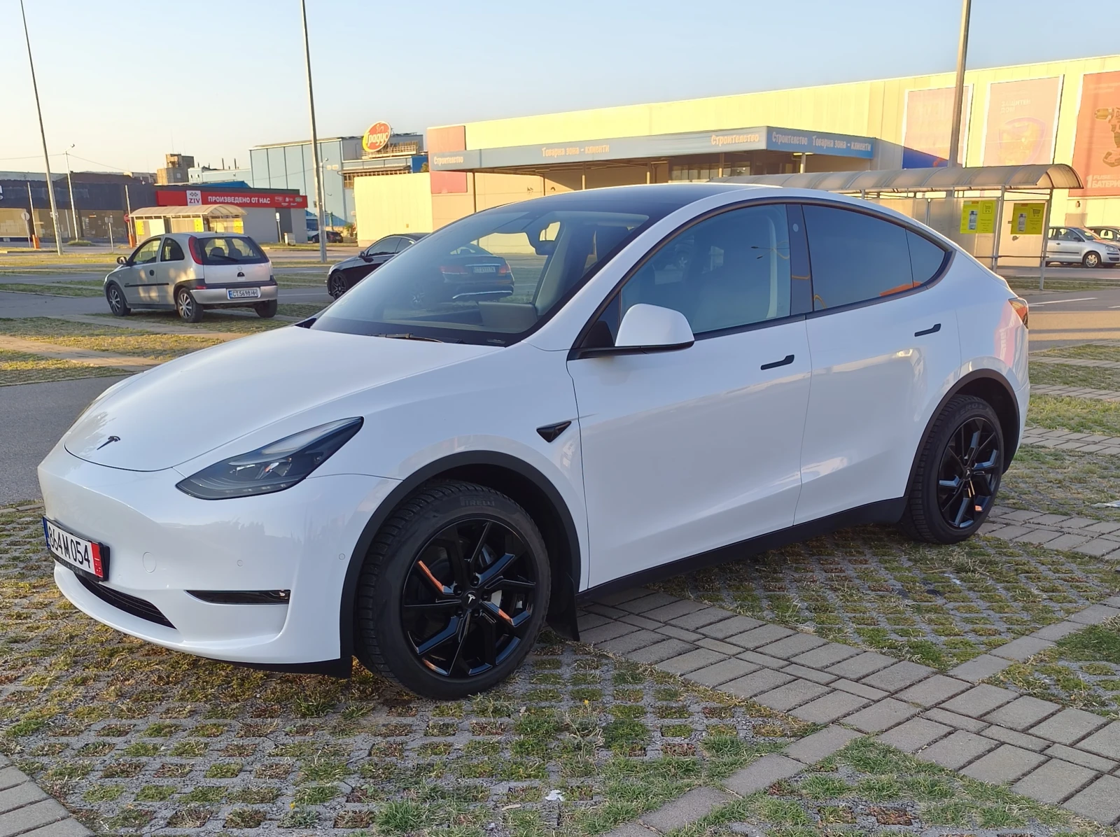 Tesla Model Y AWD LR Dual motor Ryzen SOH95%, снимка 2 - Автомобили и джипове - 55480593