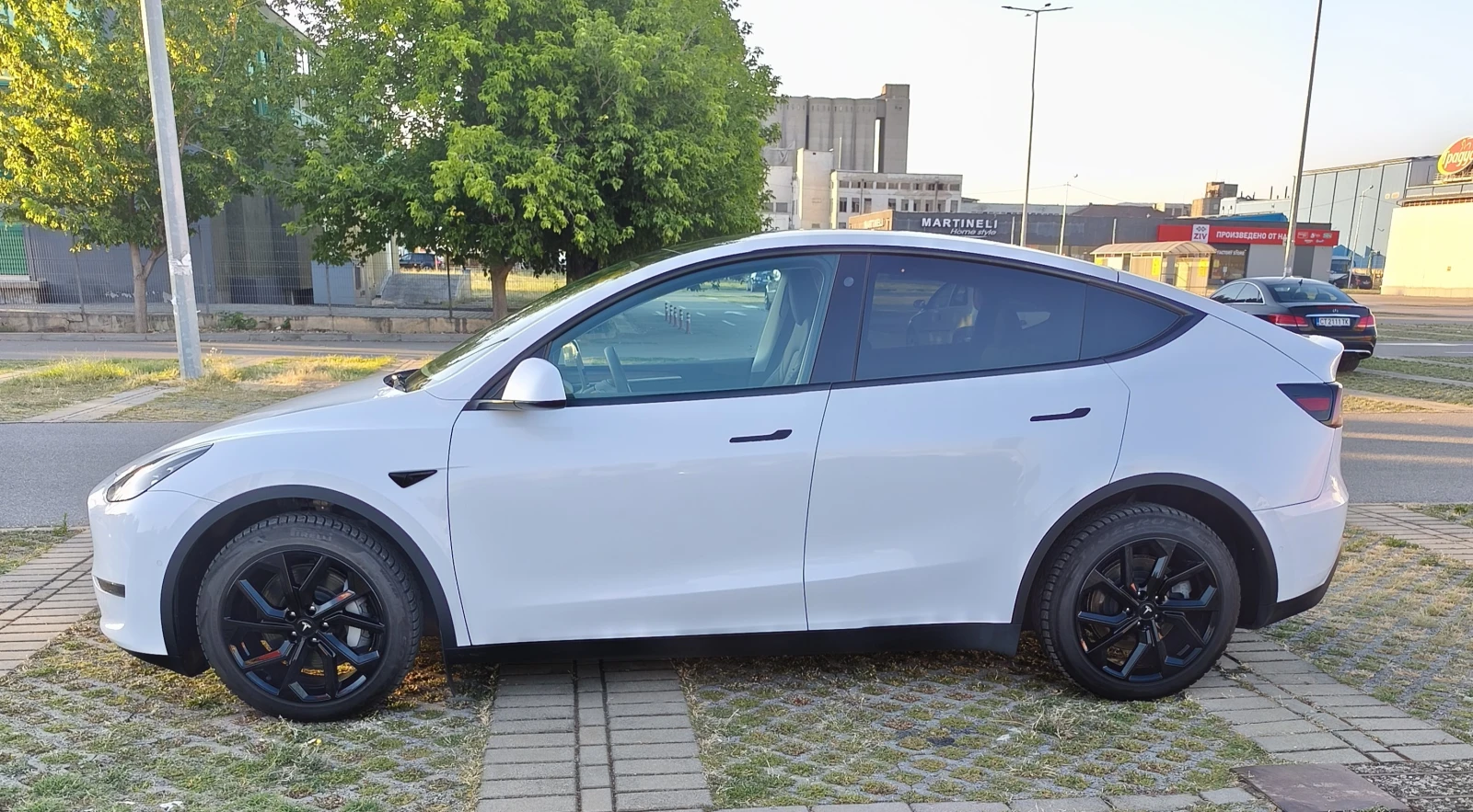 Tesla Model Y AWD LR Dual motor Ryzen SOH95%, снимка 3 - Автомобили и джипове - 55480593