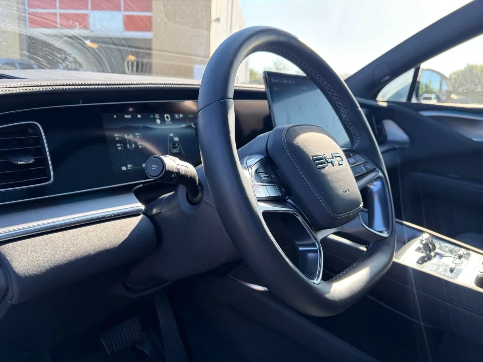 BYD Sealion 7 Comfort DynAudio Panorama, снимка 13 - Автомобили и джипове - 55830115