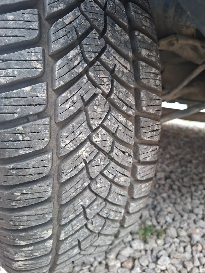 Dacia Duster 1.5DCI.4x4.6sk, снимка 14 - Автомобили и джипове - 51920724