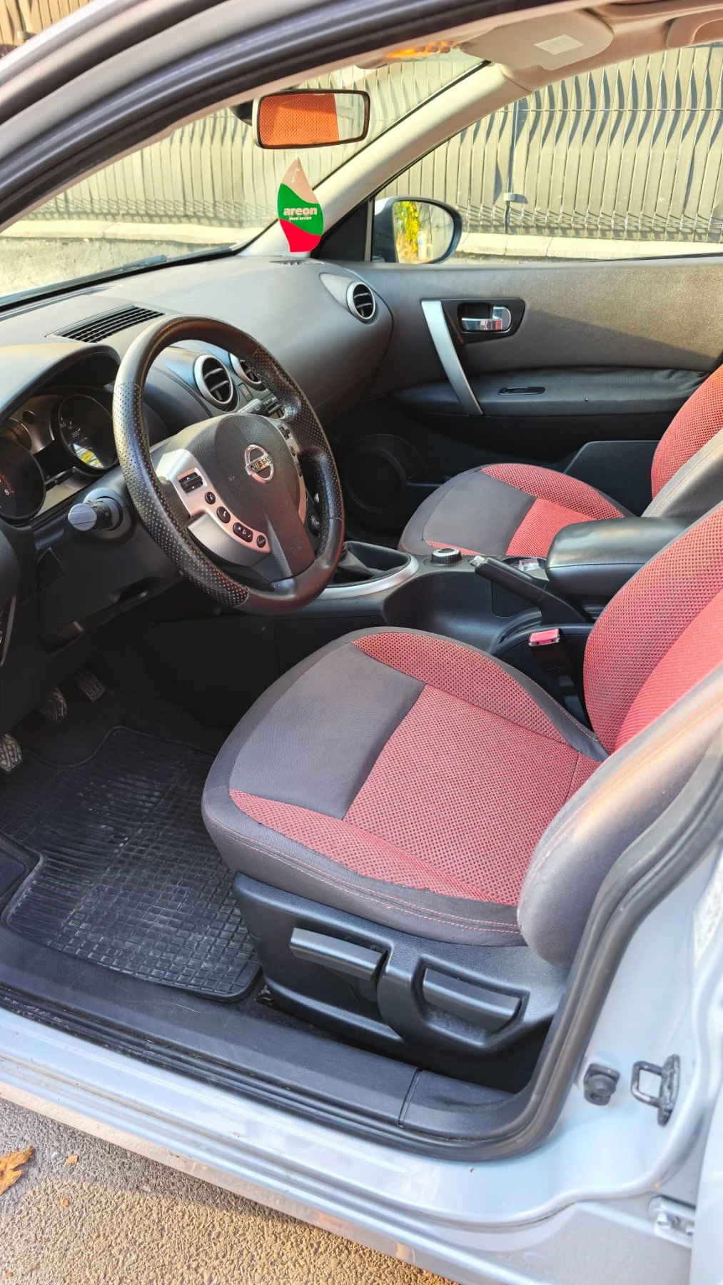 Nissan Qashqai 2.0 4х4 , снимка 7 - Автомобили и джипове - 56537656