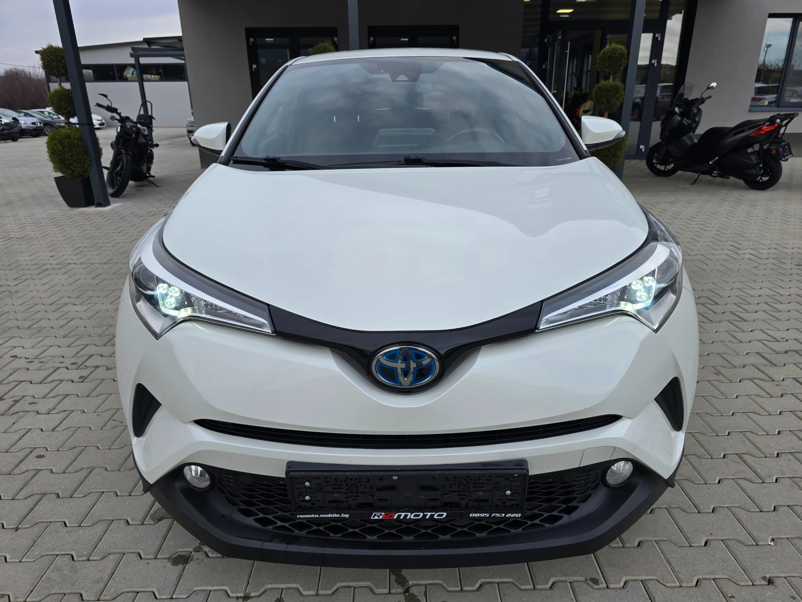 Toyota C-HR 1.8 Hybrid, Style, 2018г. - изображение 8