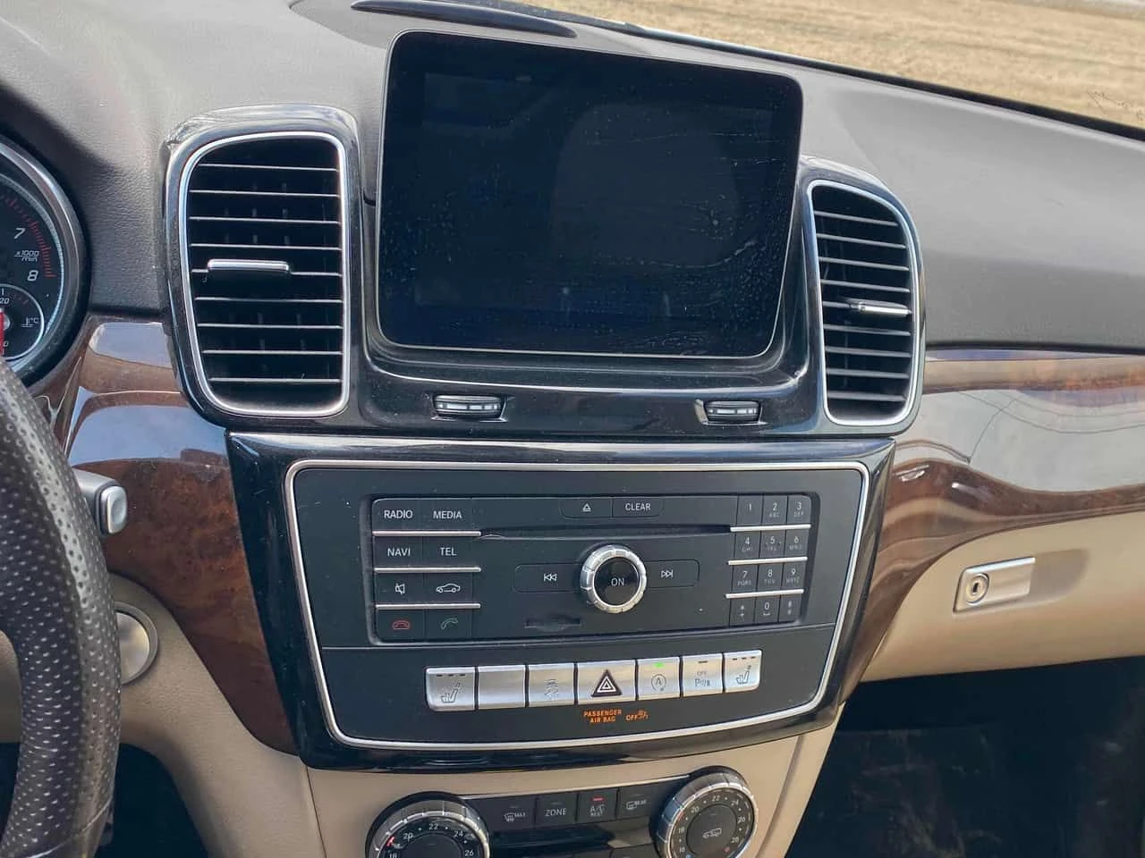 Mercedes-Benz GLE 43 AMG * ГЛАВНО ПРЕДСТАВИТЕЛСТВО* ПАНОРАМА* ДИСТРОНИК* , снимка 9 - Автомобили и джипове - 54116653