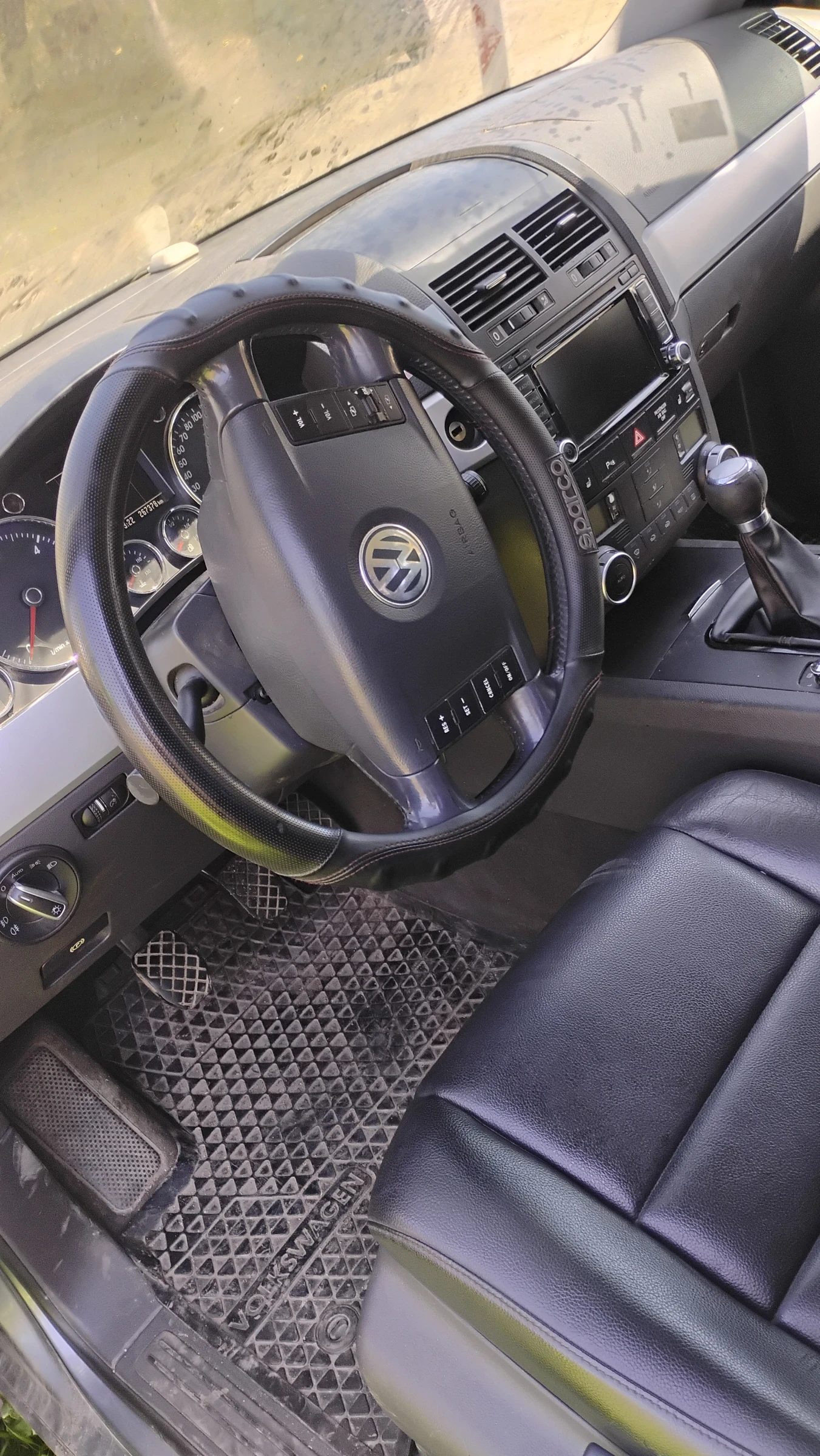 VW Touareg, снимка 5 - Автомобили и джипове - 54319483