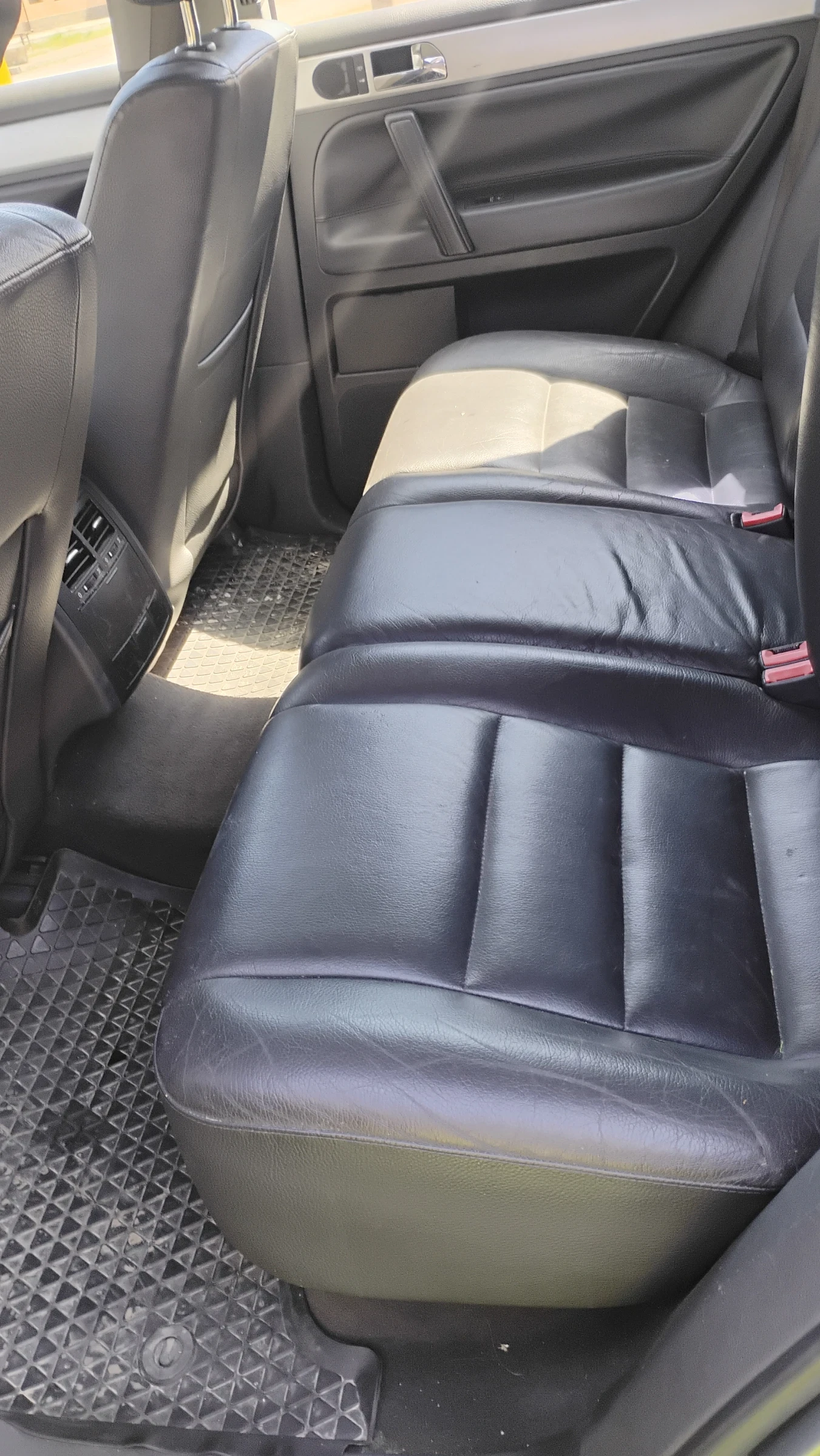 VW Touareg, снимка 6 - Автомобили и джипове - 54319483