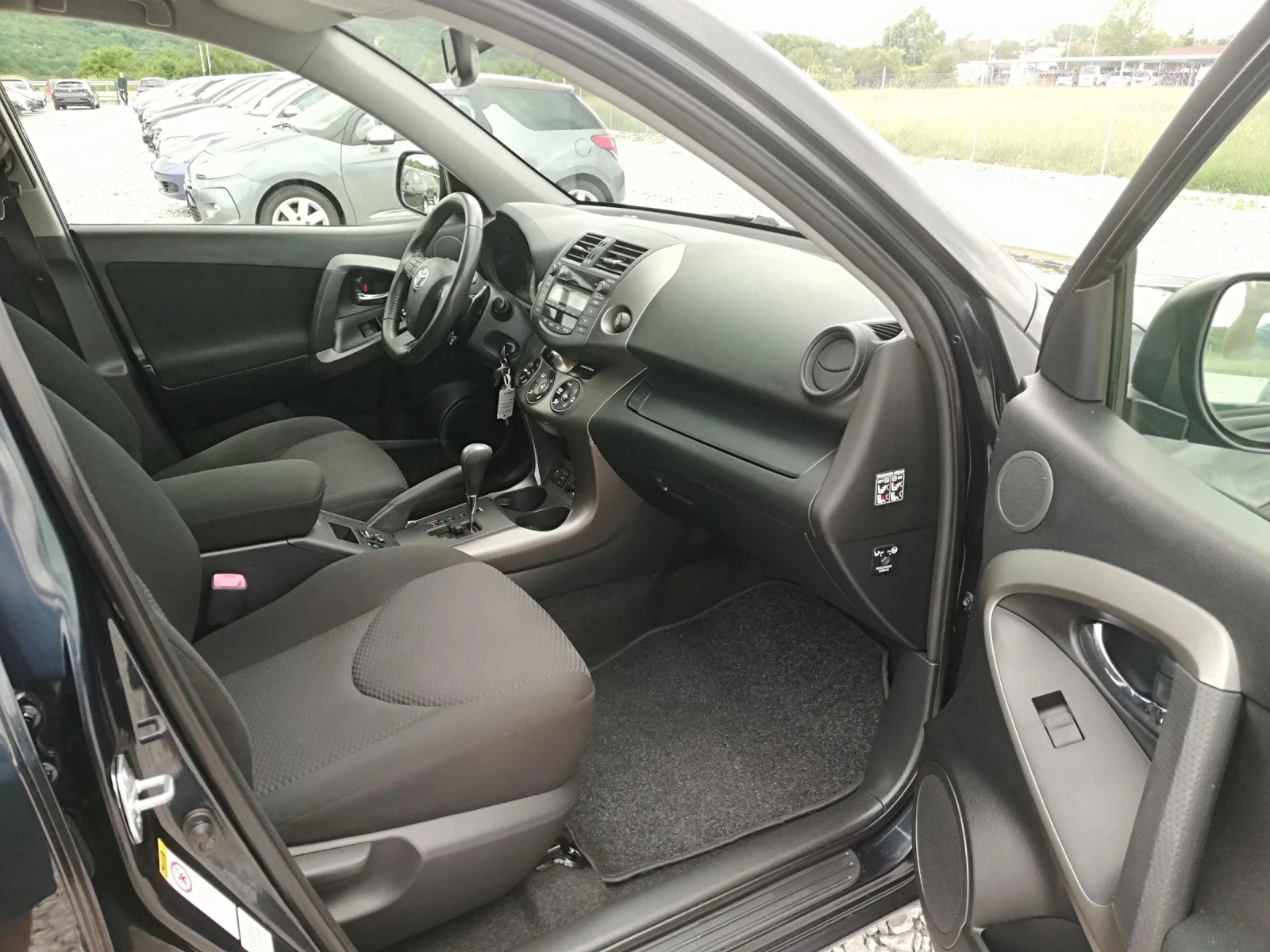 Toyota Rav4 2.2D 4X4 AVTOMAT KLIMA, снимка 12 - Автомобили и джипове - 54777517