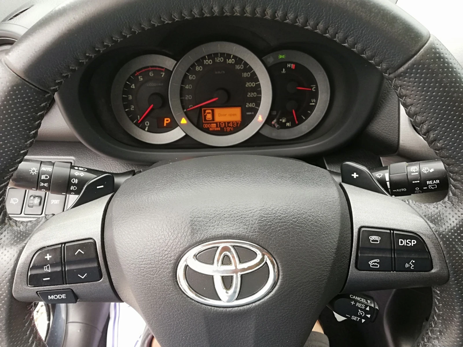 Toyota Rav4 2.2D 4X4 AVTOMAT KLIMA, снимка 15 - Автомобили и джипове - 54777517