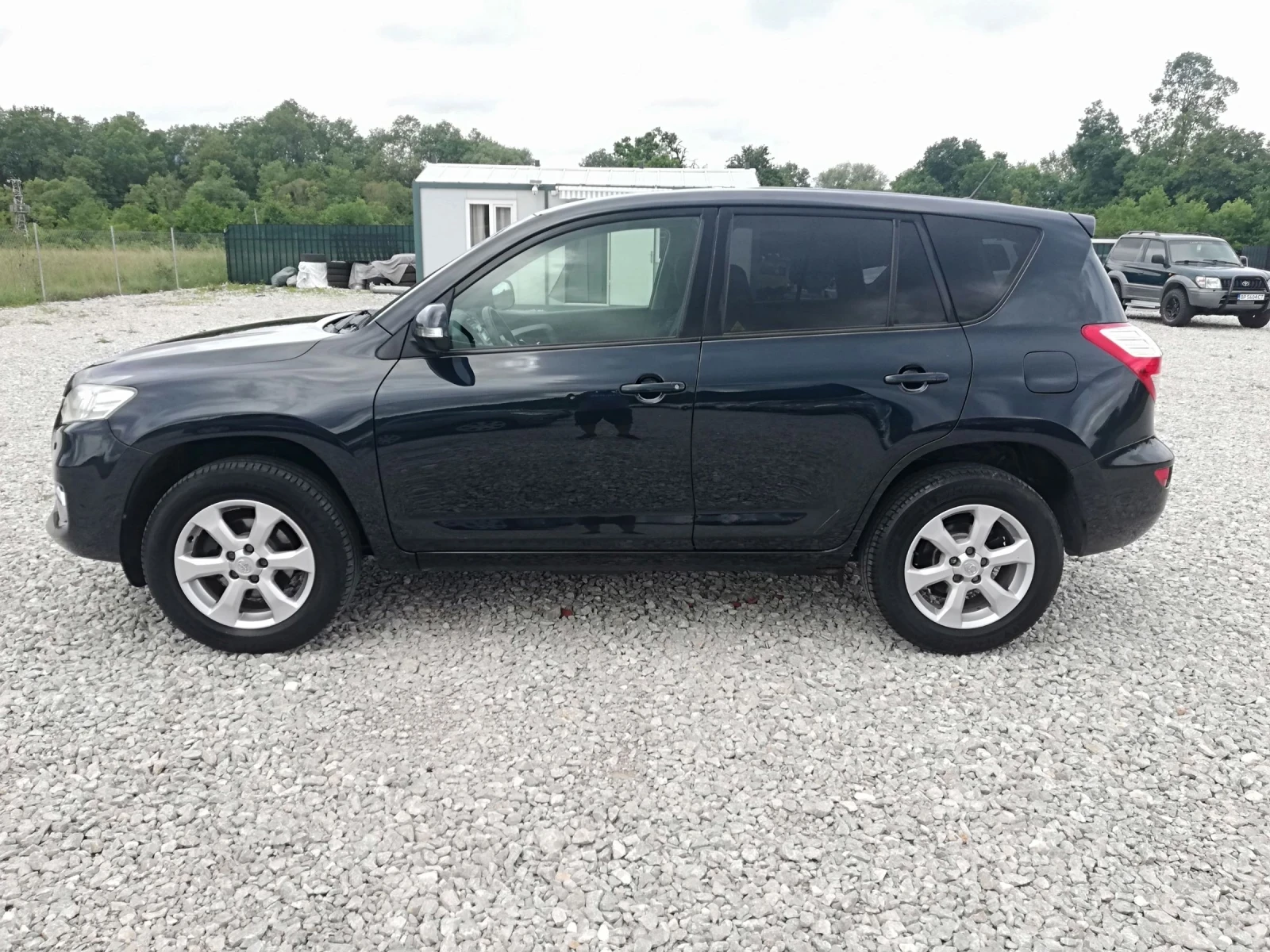 Toyota Rav4 2.2D 4X4 AVTOMAT KLIMA, снимка 3 - Автомобили и джипове - 54777517