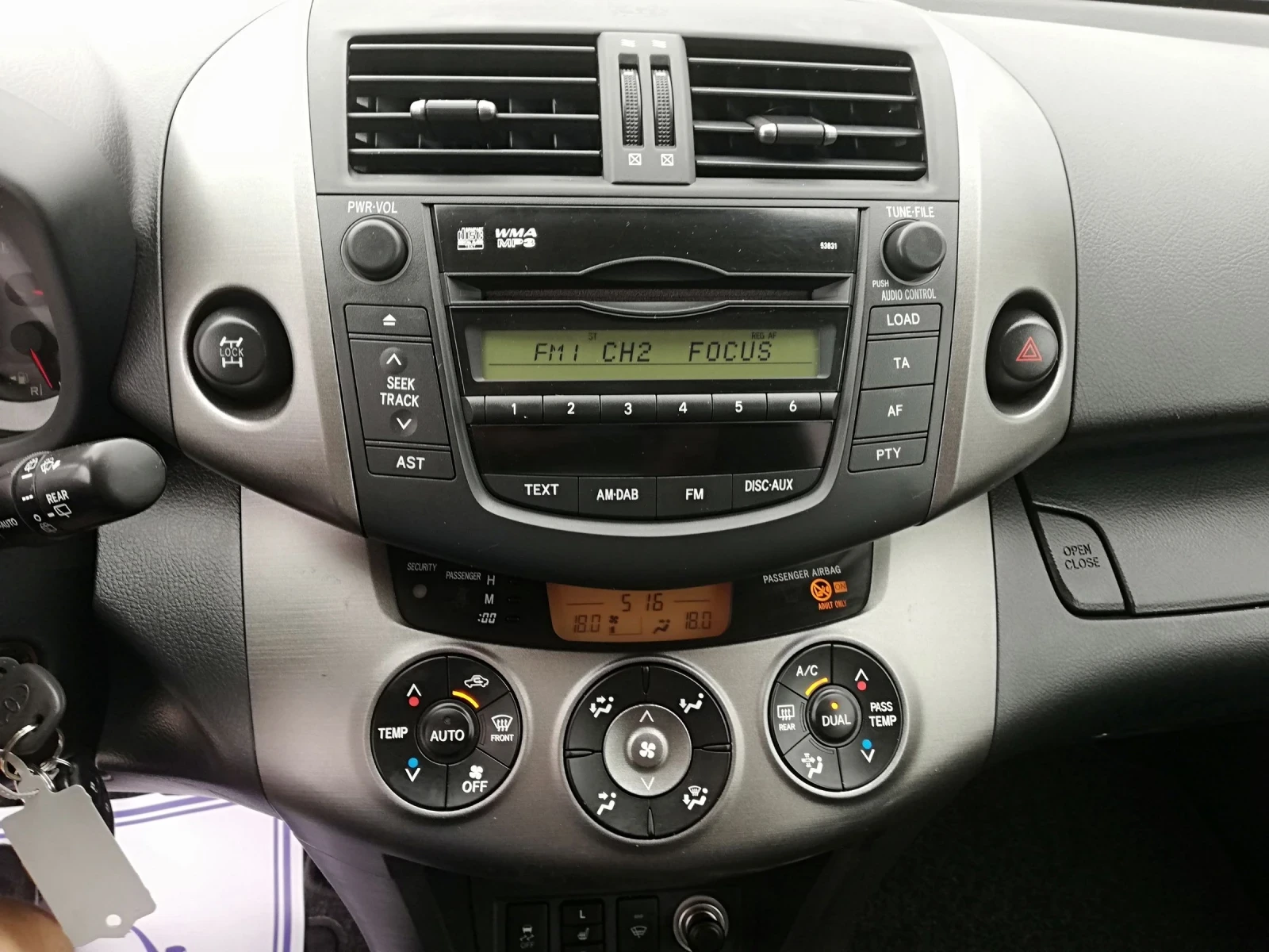 Toyota Rav4 2.2D 4X4 AVTOMAT KLIMA, снимка 13 - Автомобили и джипове - 54777517