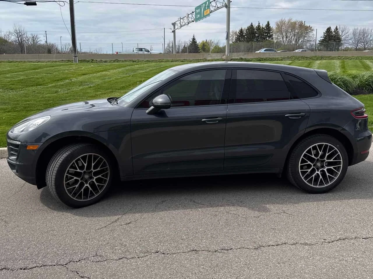 Porsche Macan AWD * ГЛАВНО ПРЕДСТАВИТЕЛСТВО НА PORSCHE* , снимка 3 - Автомобили и джипове - 54997752