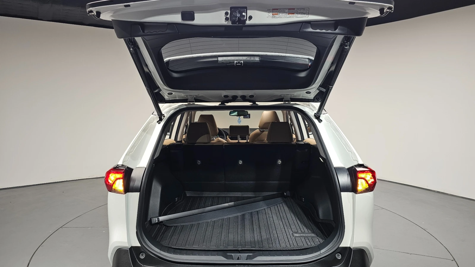 Toyota Rav4 2, 5 XLE Hybrid 2WD, снимка 14 - Автомобили и джипове - 56102817
