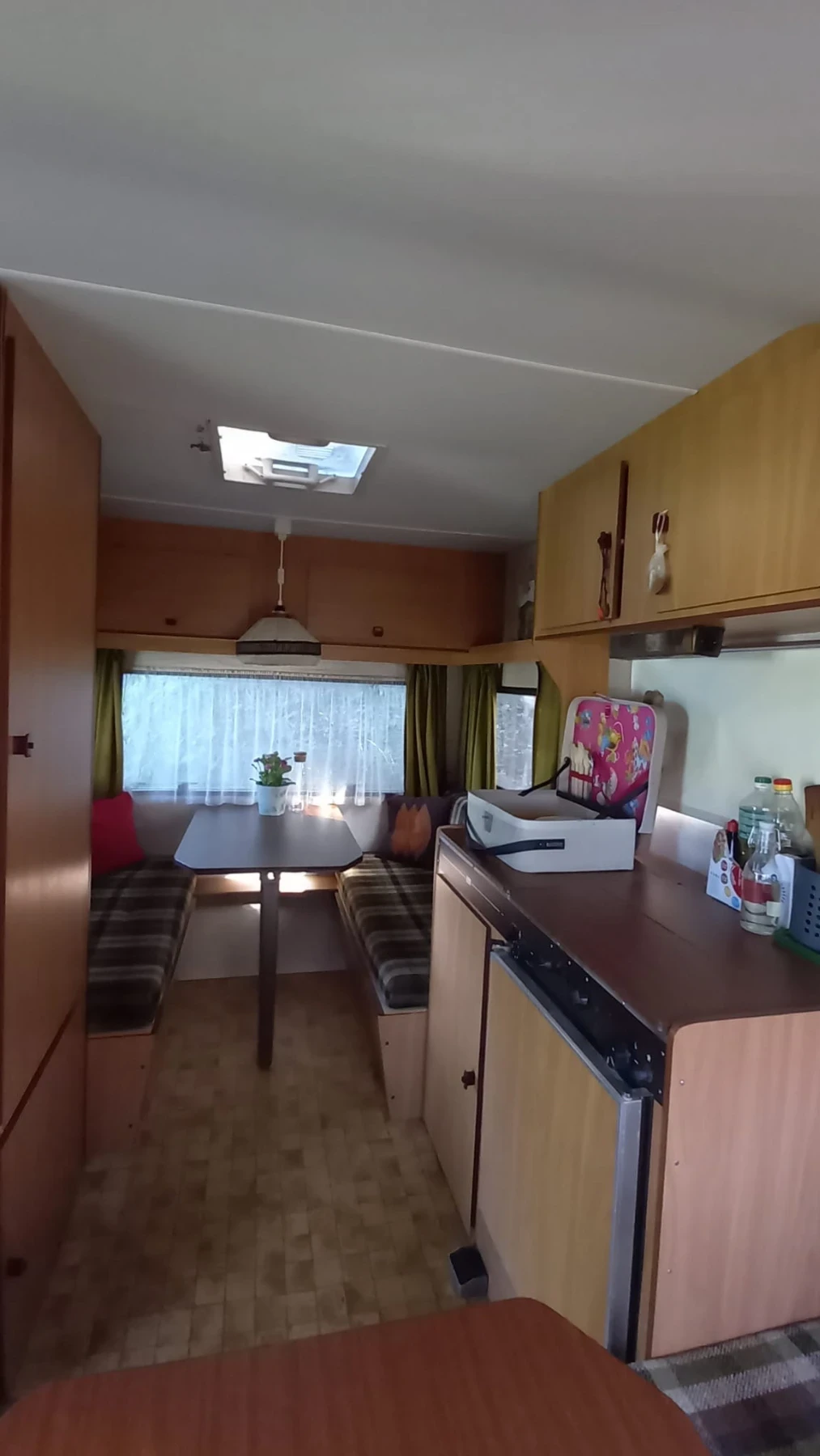Каравана Avento Caraha 350, снимка 12 - Каравани и кемпери - 56394344