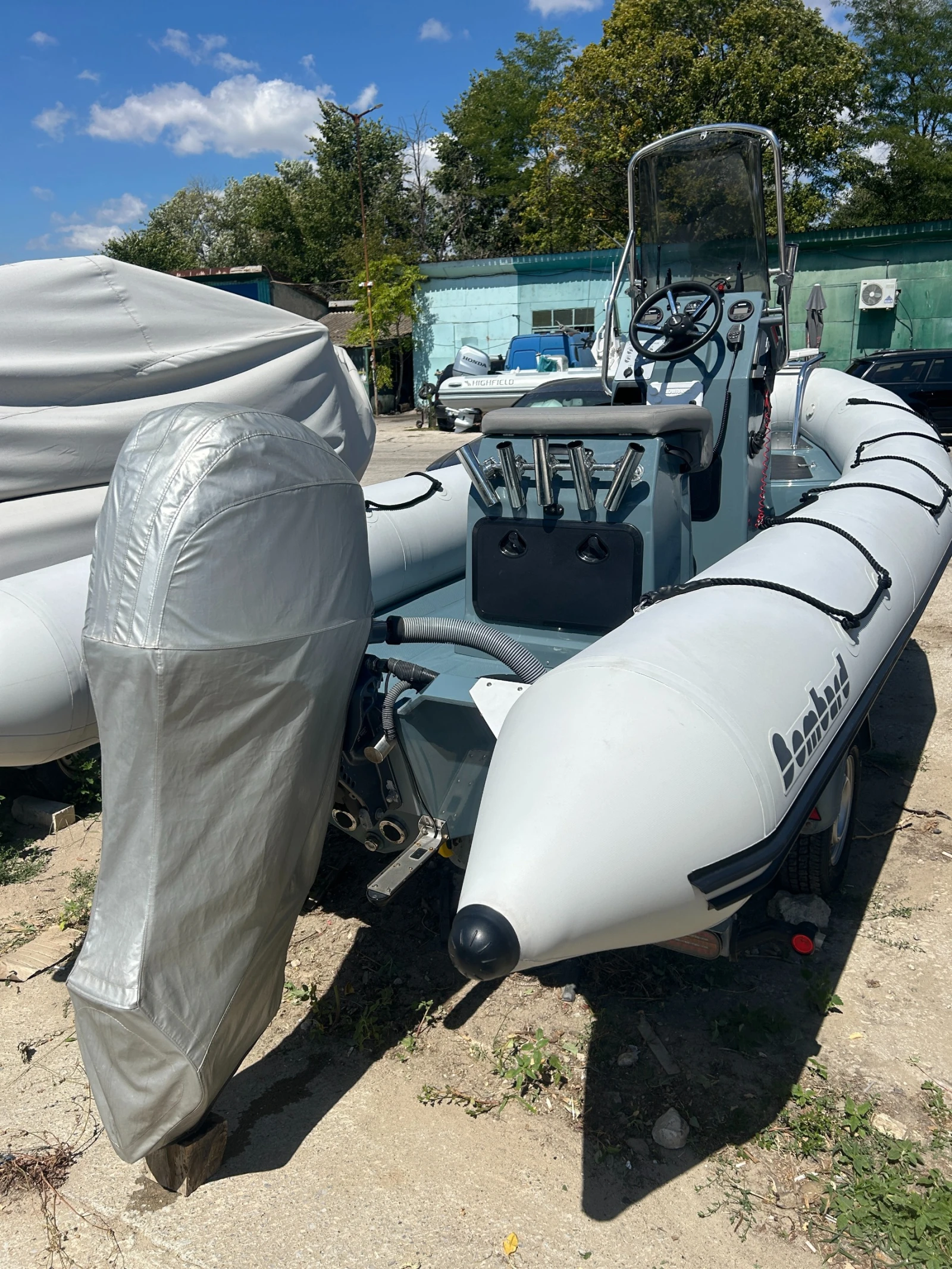 Надуваема лодка Bombard Explorer 550 - изображение 6
