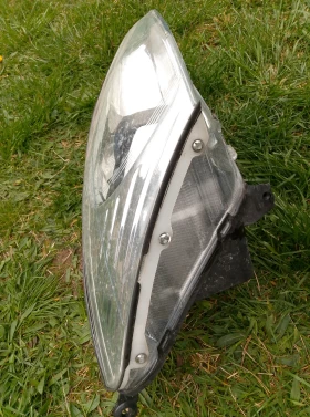 Десен фар за Форд Фокус А, снимка 2