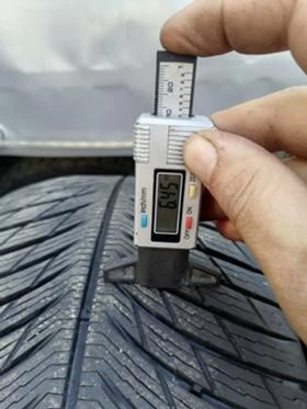 Гуми Зимни 225/45R18, снимка 4