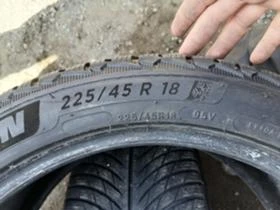 Гуми Зимни 225/45R18, снимка 7