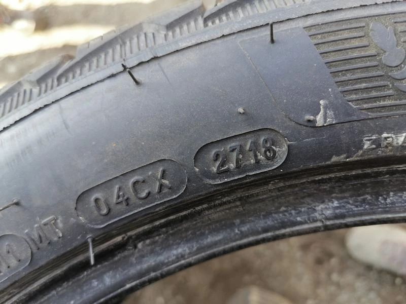 Гуми Зимни 225/45R18, снимка 8 - Гуми и джанти - 32079926