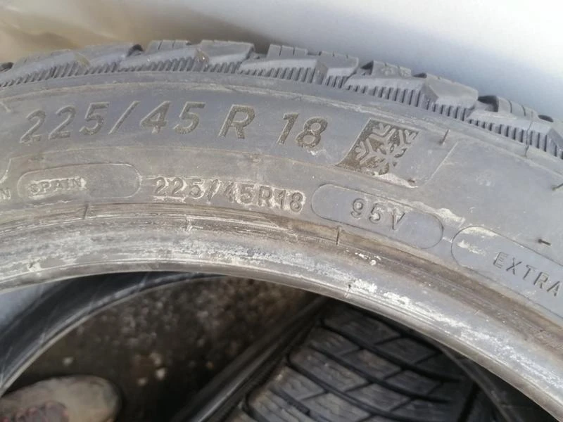 Гуми Зимни 225/45R18, снимка 10 - Гуми и джанти - 32079926